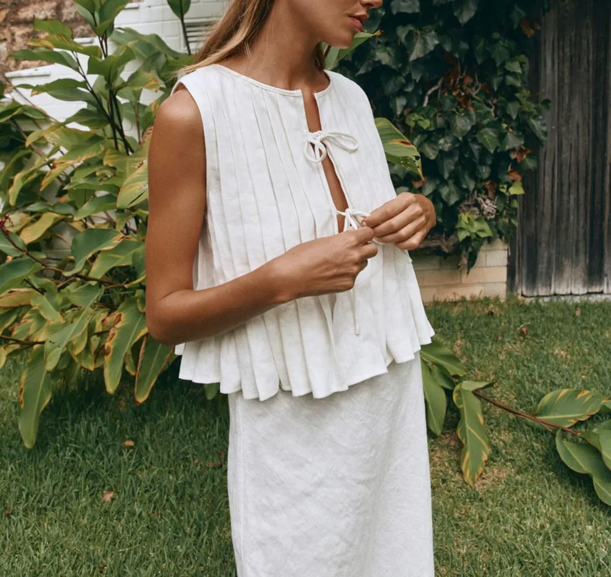 POHADON Womens Y2k Vest Tank Tops Cute Ruffle Cotton Linen Tie Front Shirt Going Out Pleated Summer Cute Lace Up Clothes