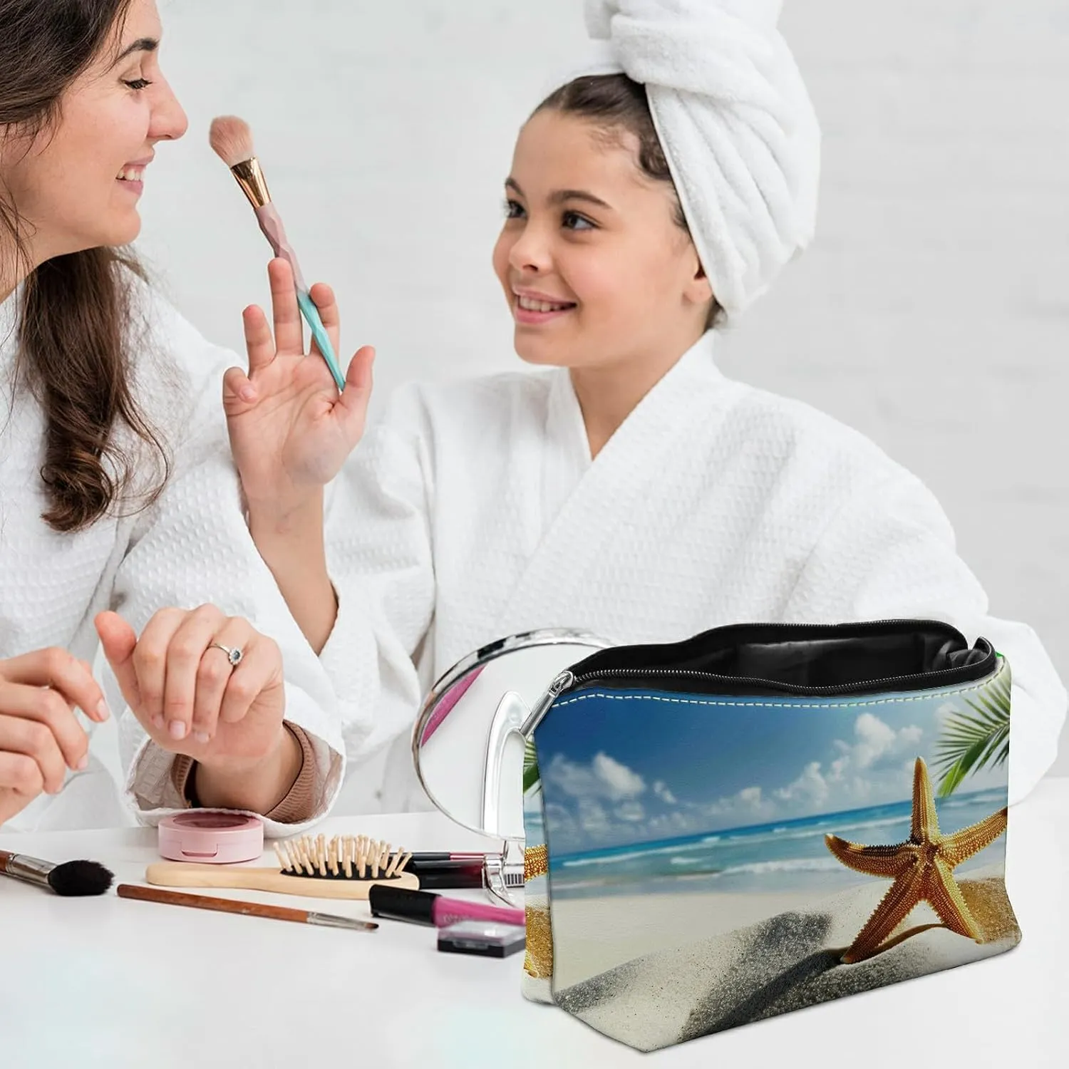 Small Makeup Bag with Wrist Strap, Beach Coastal Starfish Cosmetic Bags Toiletry Organizer Bag Waterproof Makeup Pouch with Zipper Travel Accessories Stocking Stuffers Gift for Women