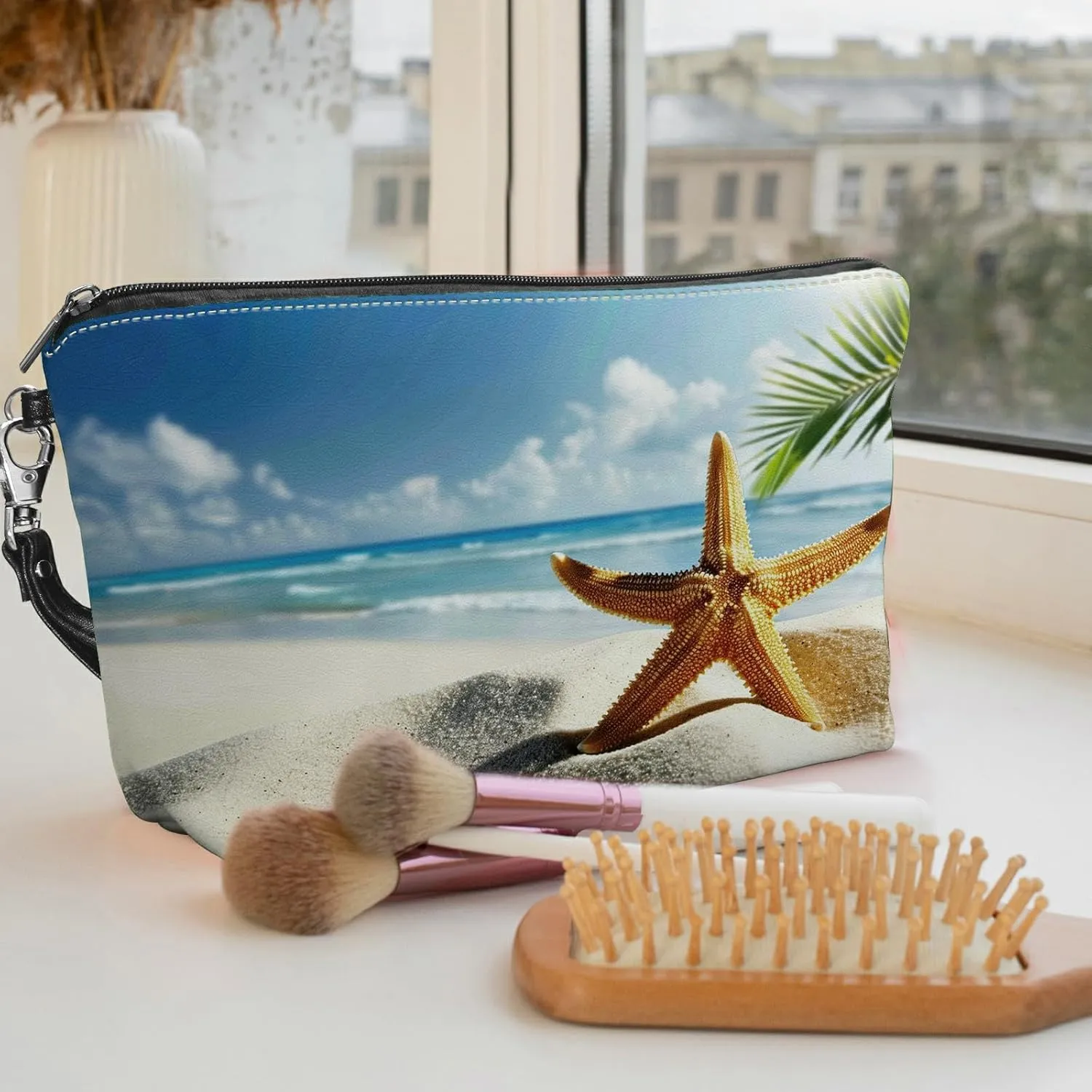 Small Makeup Bag with Wrist Strap, Beach Coastal Starfish Cosmetic Bags Toiletry Organizer Bag Waterproof Makeup Pouch with Zipper Travel Accessories Stocking Stuffers Gift for Women